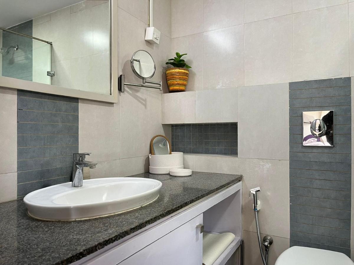Luho Grande Bed & Breakfast Bangalore Dış mekan fotoğraf